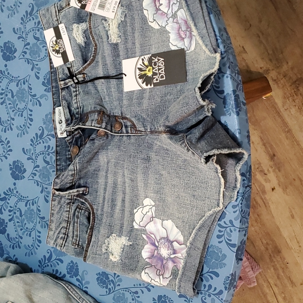 New Black Daisy flower applique denim shorts